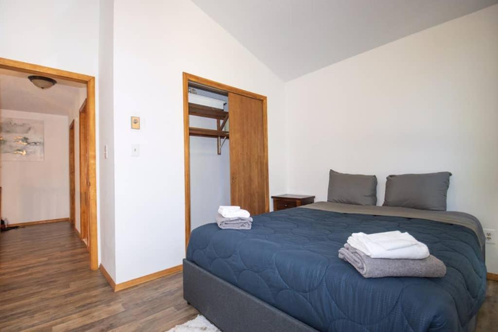 Entire 3 Bedroom Adventure Chalet, Near The Best Of The Poconos イースト・ストラウズバーグ エクステリア 写真