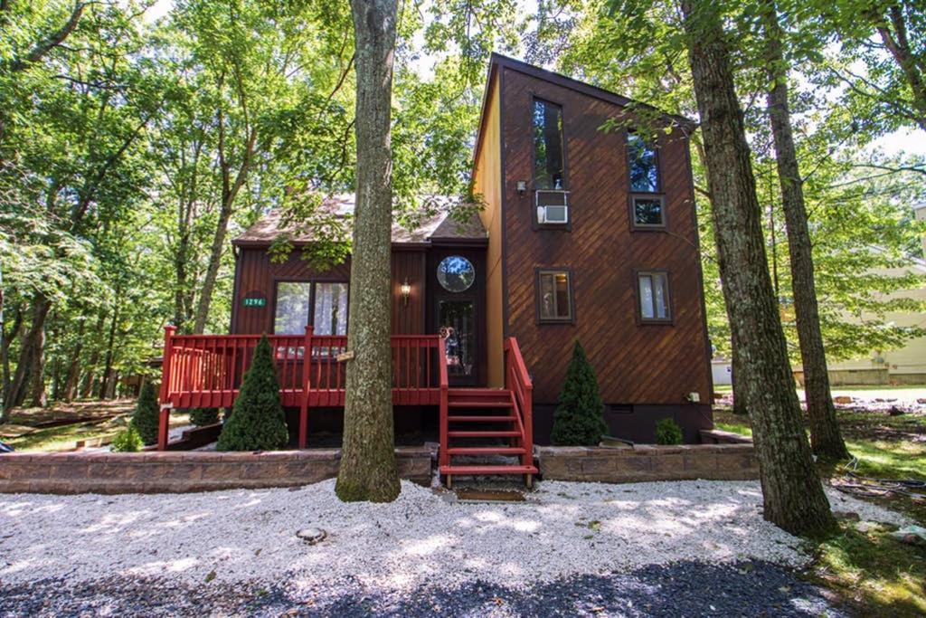 Entire 3 Bedroom Adventure Chalet, Near The Best Of The Poconos イースト・ストラウズバーグ エクステリア 写真