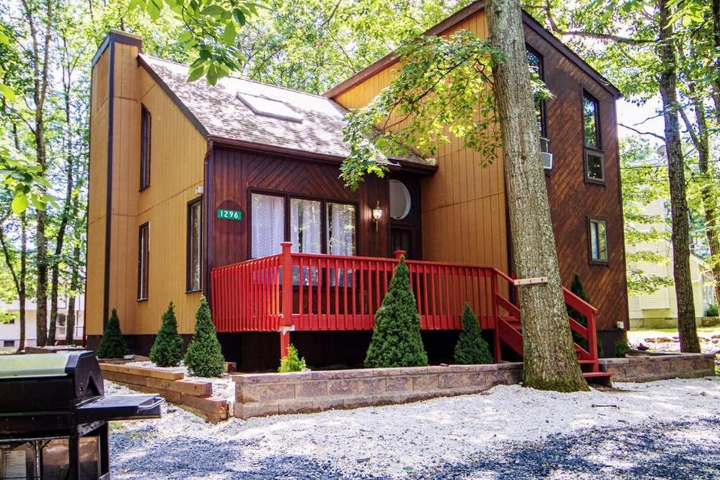 Entire 3 Bedroom Adventure Chalet, Near The Best Of The Poconos イースト・ストラウズバーグ エクステリア 写真