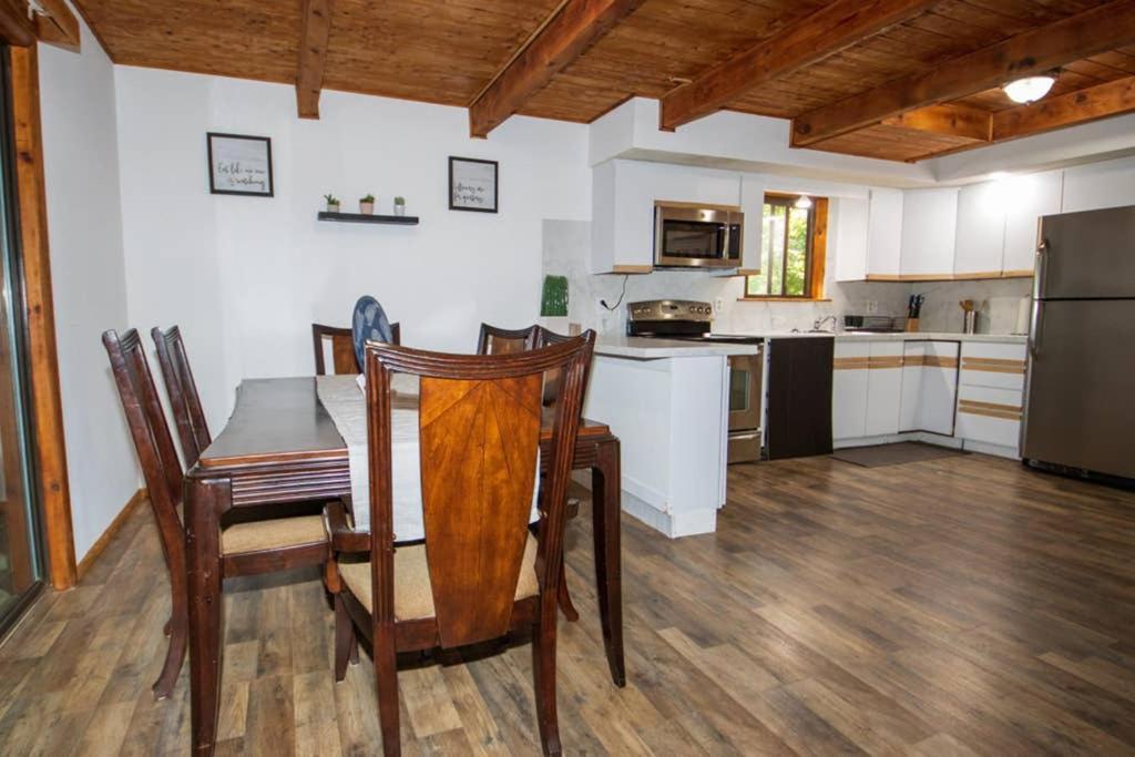 Entire 3 Bedroom Adventure Chalet, Near The Best Of The Poconos イースト・ストラウズバーグ エクステリア 写真