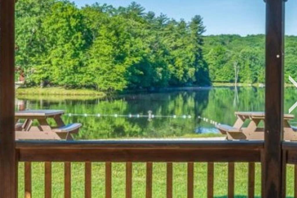 Entire 3 Bedroom Adventure Chalet, Near The Best Of The Poconos イースト・ストラウズバーグ エクステリア 写真