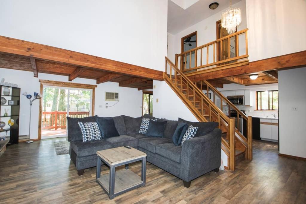 Entire 3 Bedroom Adventure Chalet, Near The Best Of The Poconos イースト・ストラウズバーグ エクステリア 写真