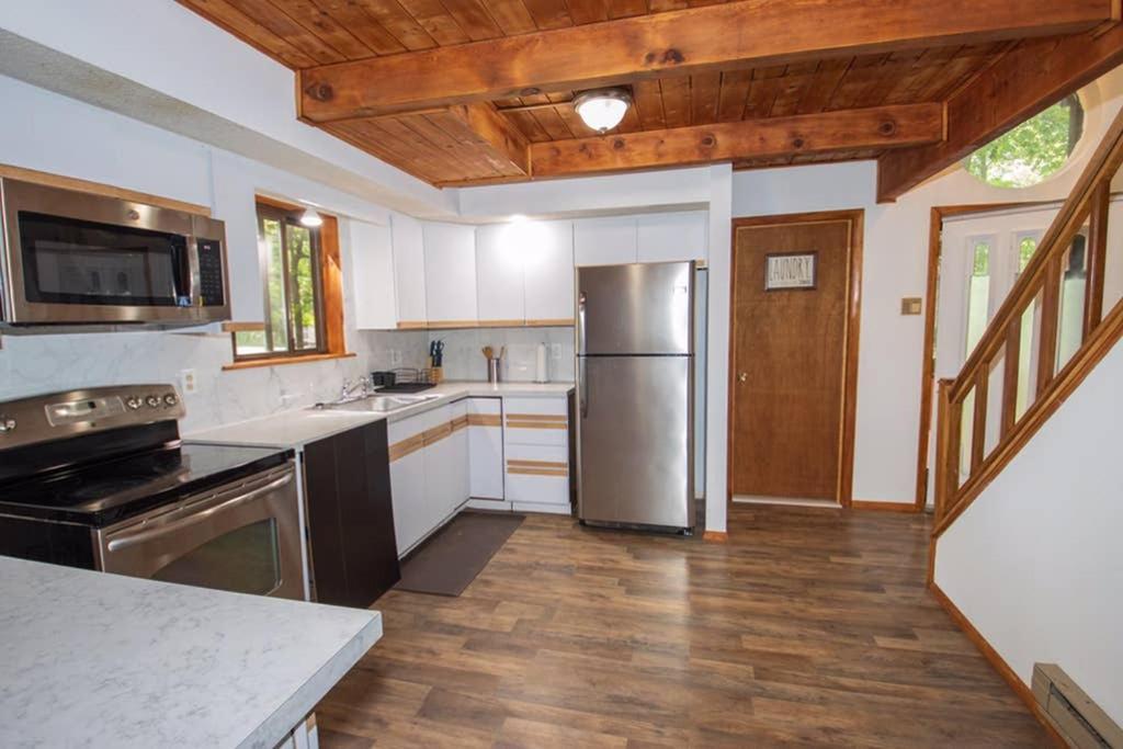 Entire 3 Bedroom Adventure Chalet, Near The Best Of The Poconos イースト・ストラウズバーグ エクステリア 写真