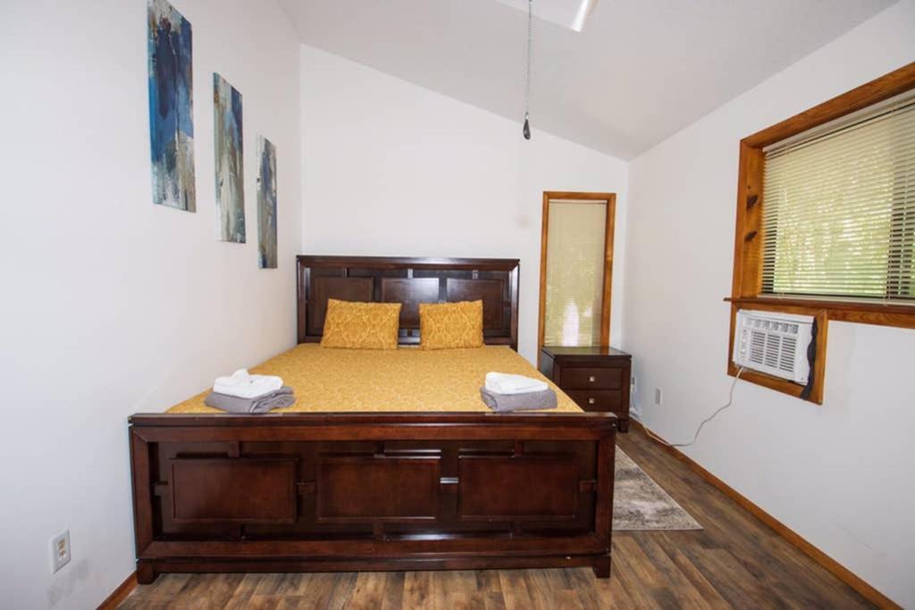Entire 3 Bedroom Adventure Chalet, Near The Best Of The Poconos イースト・ストラウズバーグ エクステリア 写真